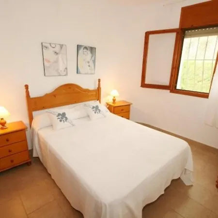 8 Personas En Con Piscina Privada Y Jardin Cercano A La Playa - Hisp-217-14 L'Ametlla de Mar