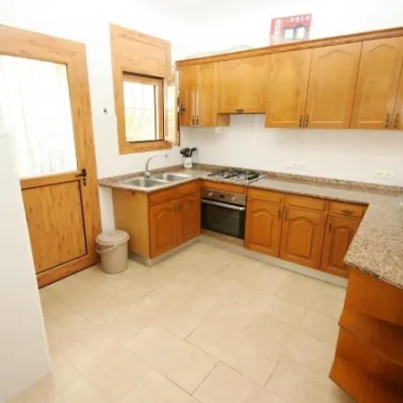 8 Personas En Con Piscina Privada Y Jardin Cercano A La Playa - Hisp-217-14
